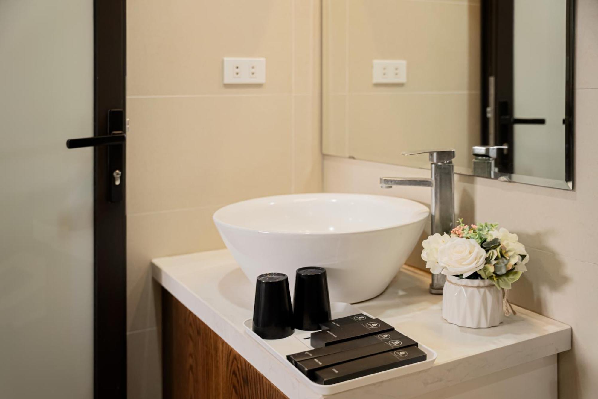 22Housing Hotel & Residence 60 Linh Lang Hanoi Luaran gambar
